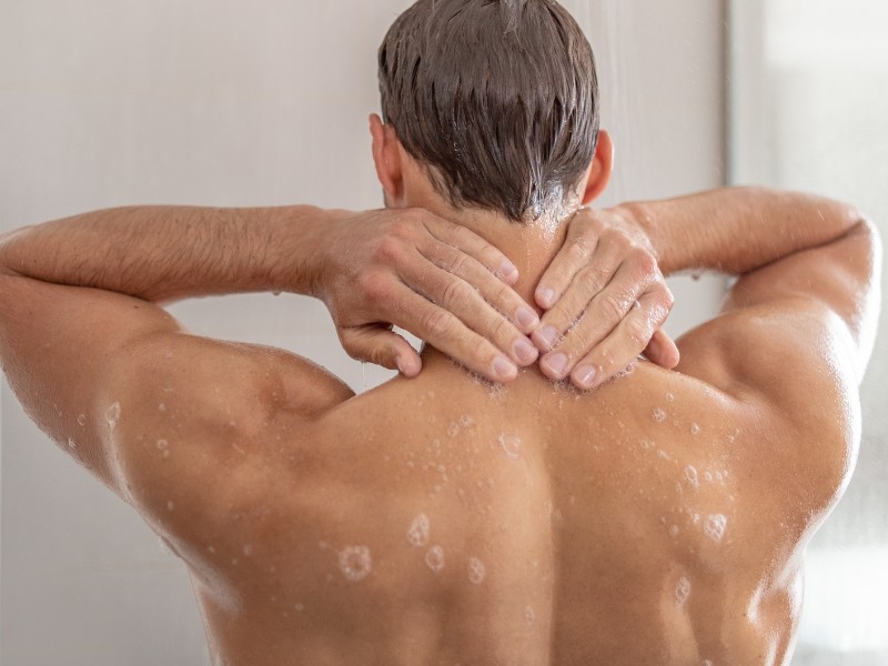 Seife abwaschen Mann